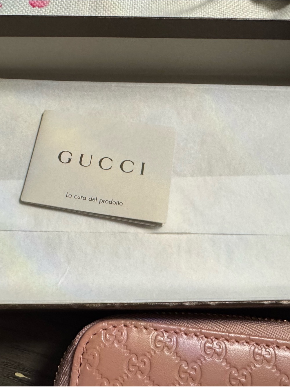 Gucci embossed GG clutch in blush coral - Picture 4 of 5